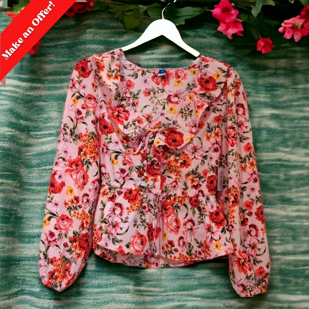 Old Navy Floral Blouse! Brand New! Cute Pink and Red Floral Top, Size: XS